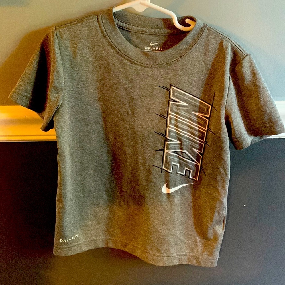 Nike boys shirt